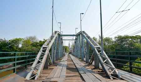 Left or right ponte aquidauana